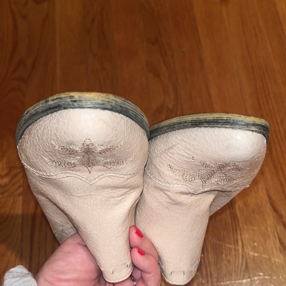 Very Volatile cream color leather mules with low heel size 8 - Picture 7 of 12